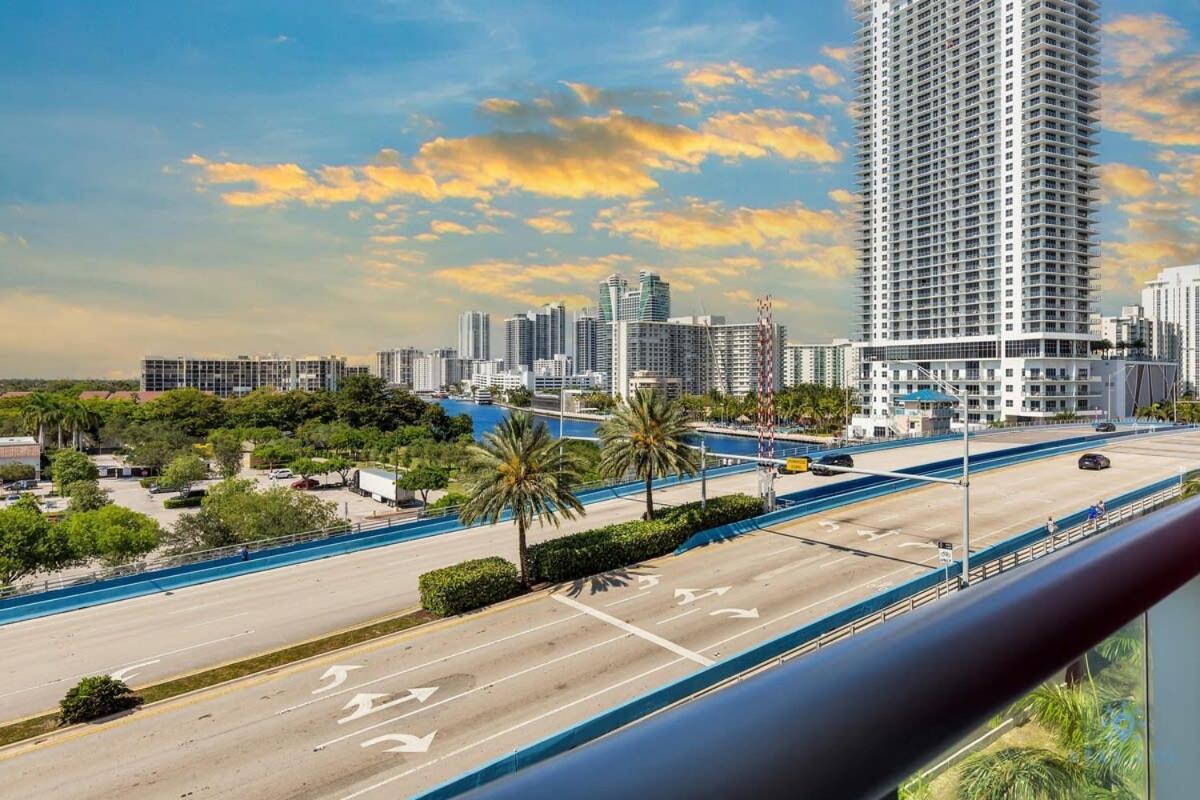 Amazing Pool - Balcony - Gym - Near Beach Apartment Hallandale Beach Exterior photo