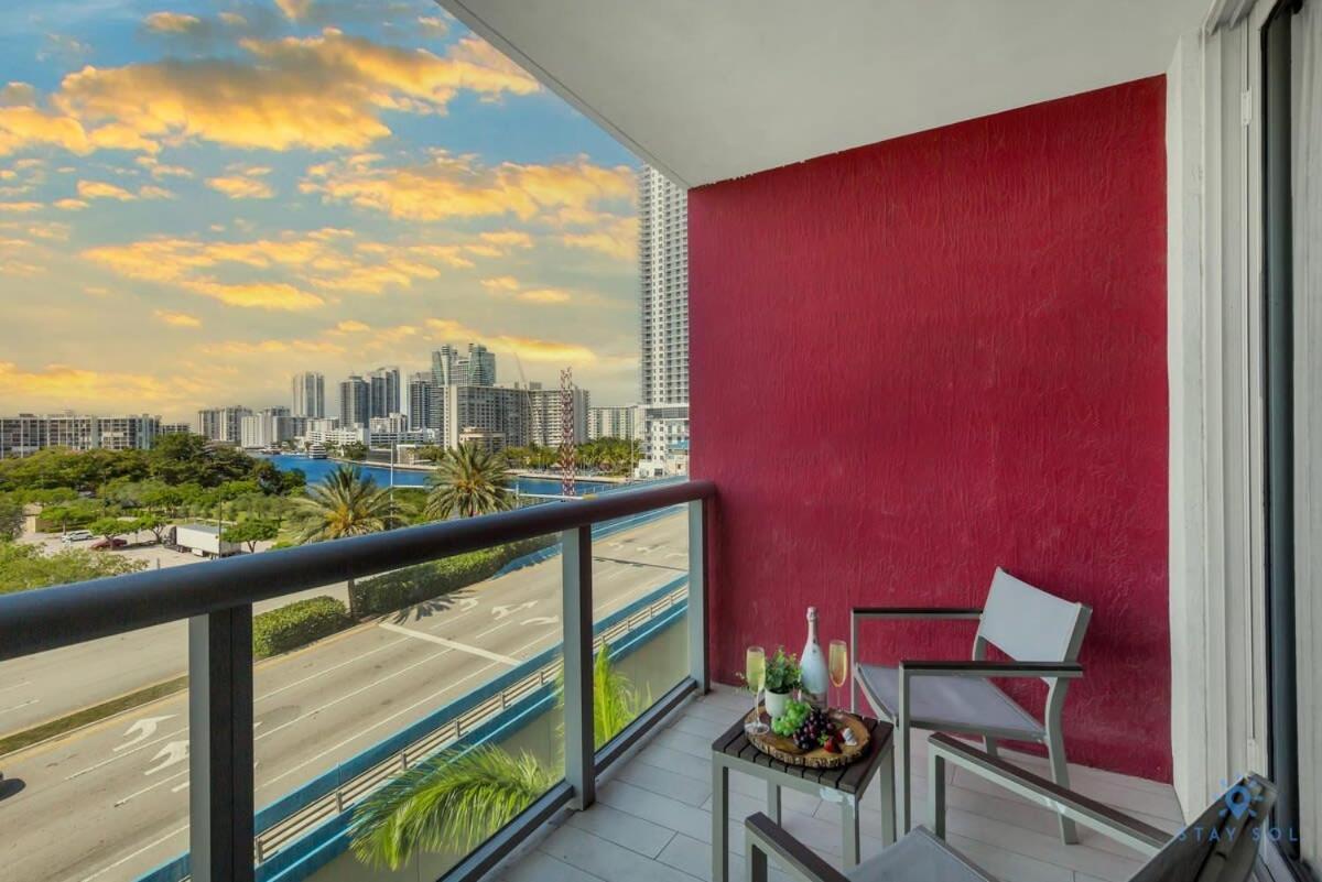 Amazing Pool - Balcony - Gym - Near Beach Apartment Hallandale Beach Exterior photo